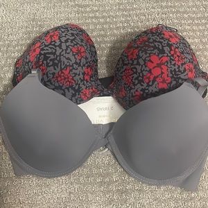 2 Adrienne Vittadini Studio bras. 36C